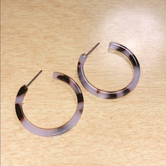 Tiny brown and cream acrylic tortoise hoops - Picture 1 of 3